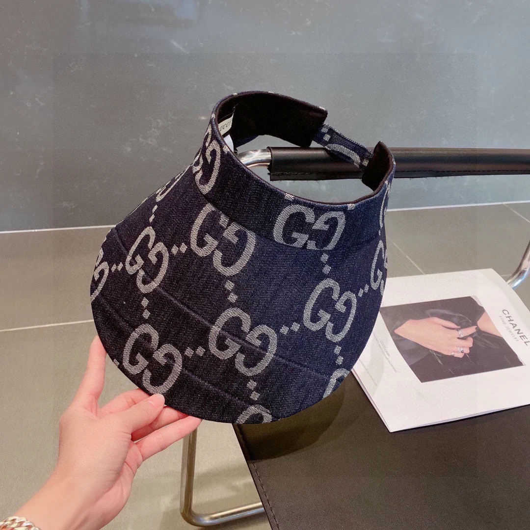 Новинки коллекции Gucci Весна/Лето 2023 - Кепка из канваса с монограммой и узкими полями - Козырек - Синий