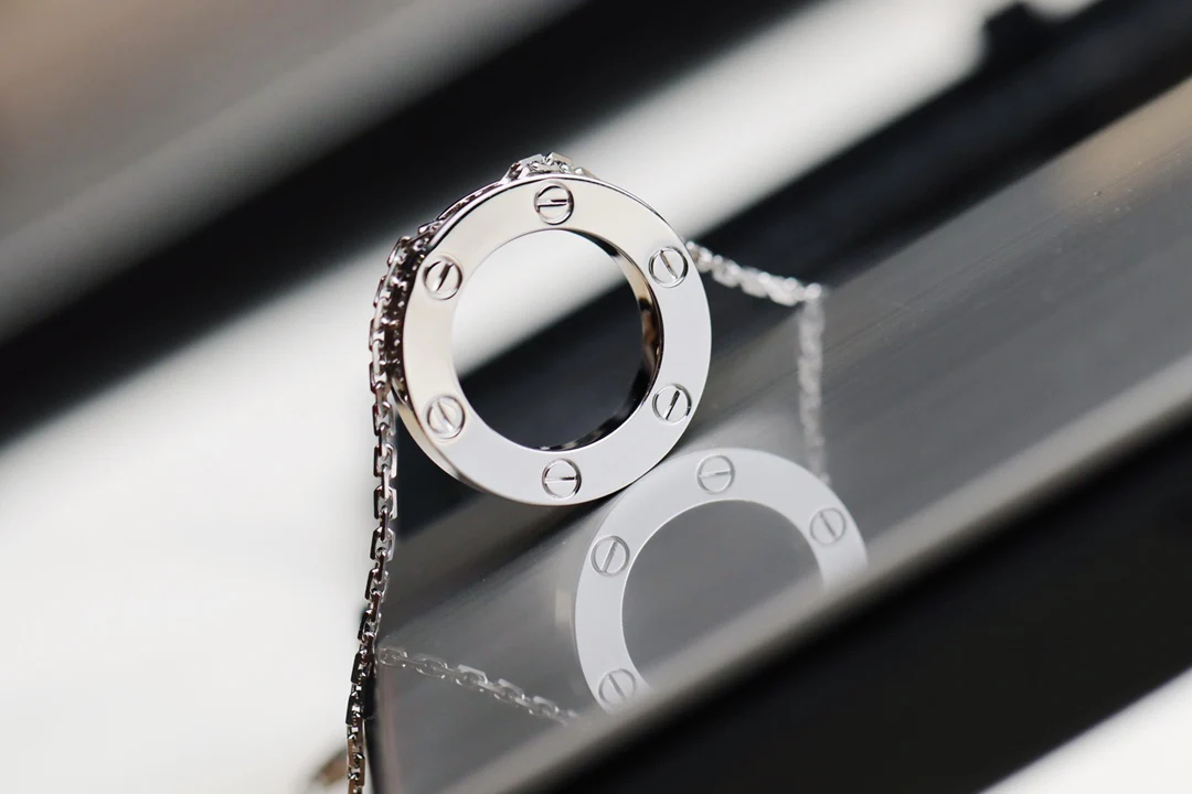 Колье Cartier Love из белого золота