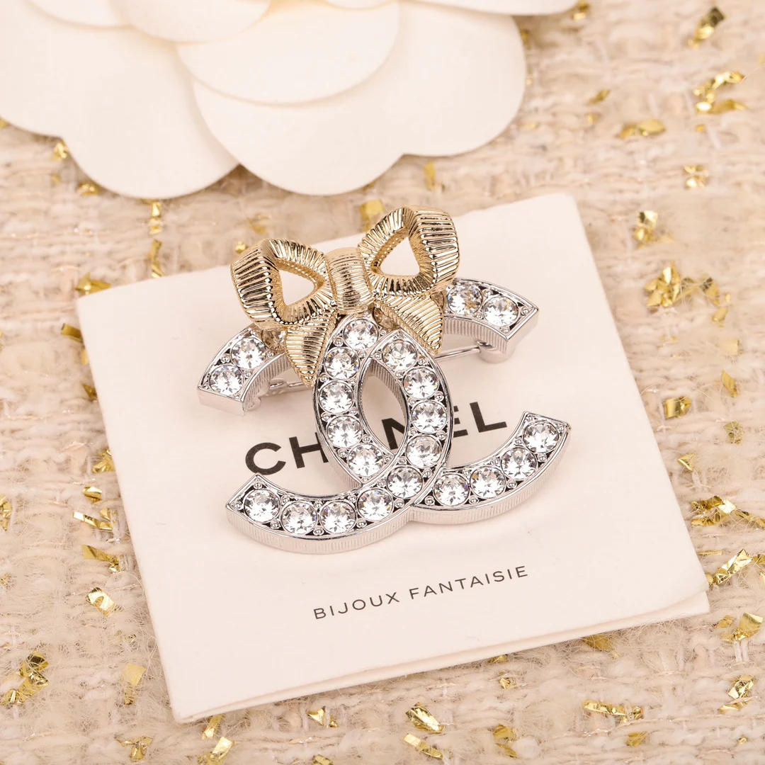 Брошь Chanel 162