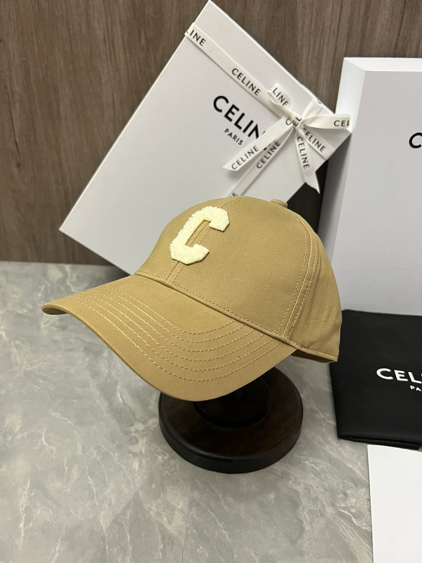 Celine - Минималистичная бейсболка с логотипом C - Желтая