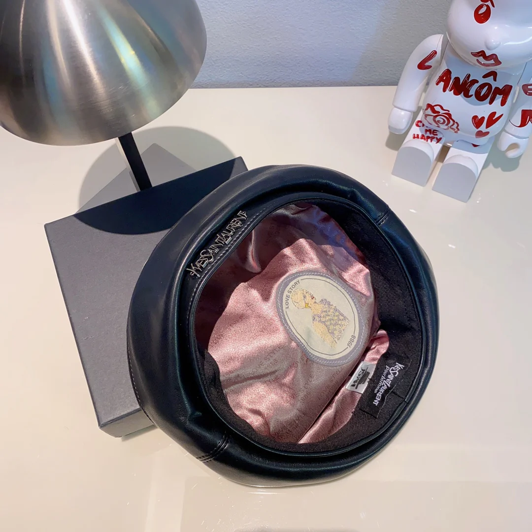 Кожаный берет Святого Иа