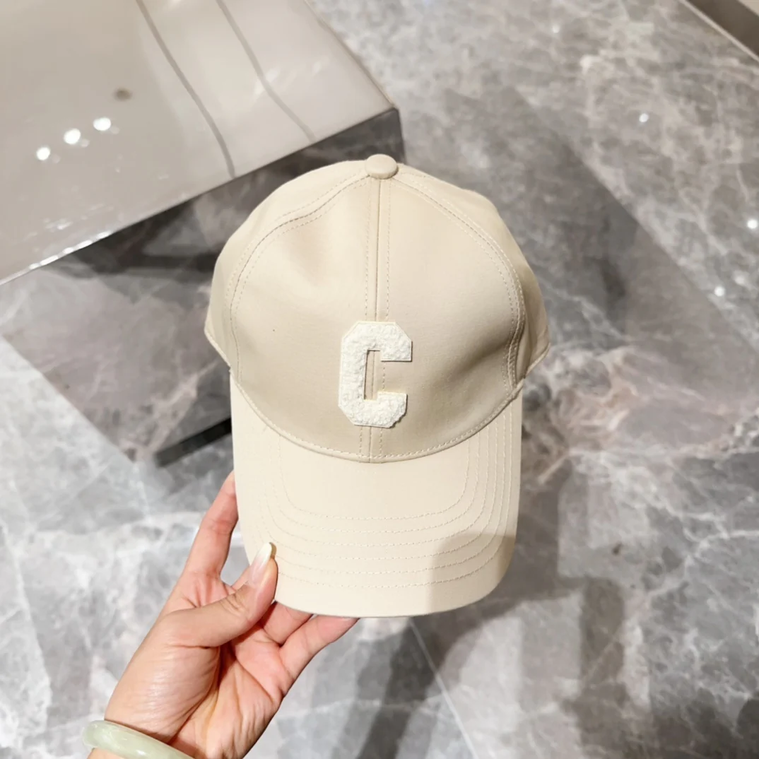 Бейсболка Celine с вышитой буквой 