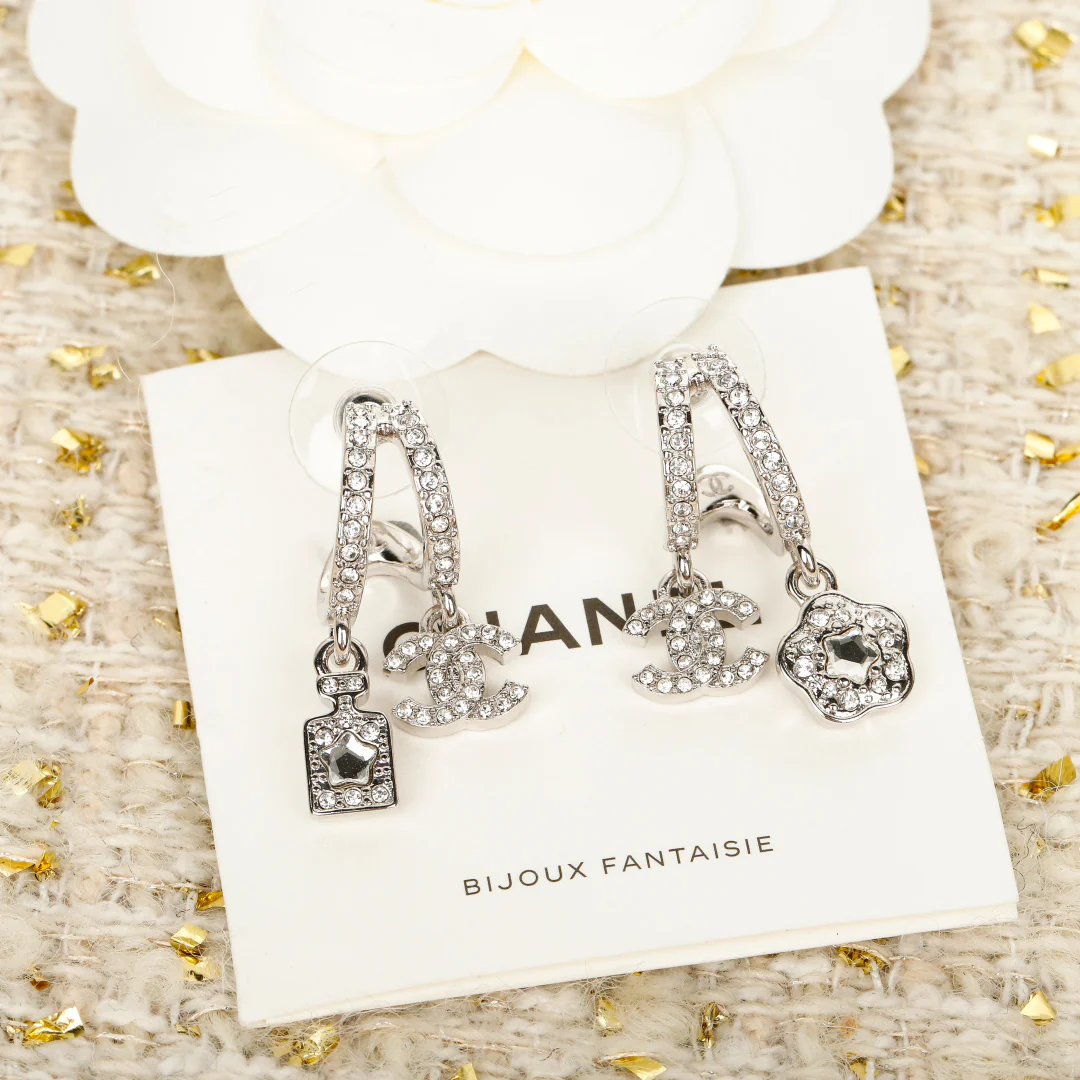 Асимметричные серебряные серьги Chanel 25 пенсов - Флакон духов - Камелия