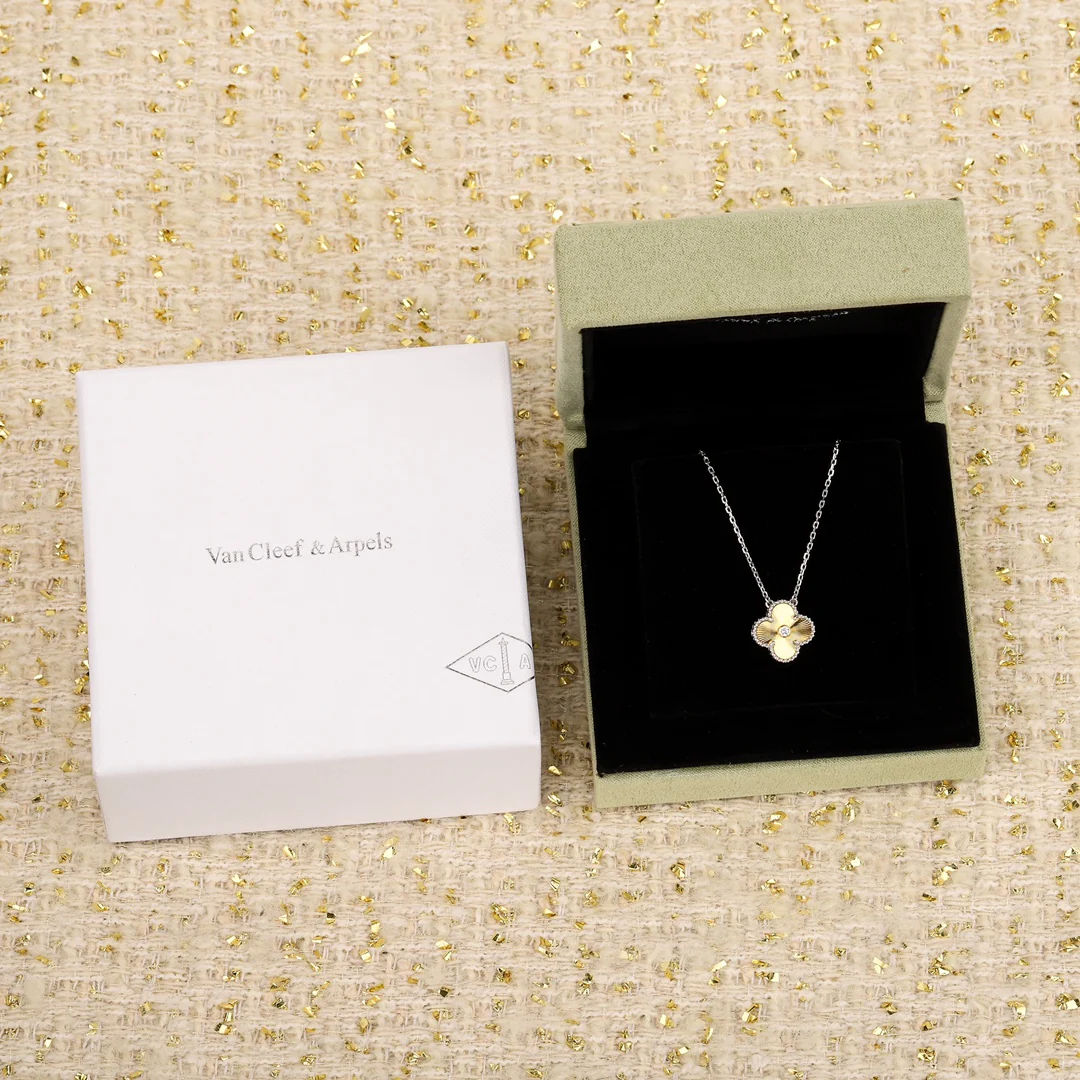 Van Vuitton - Колье 125