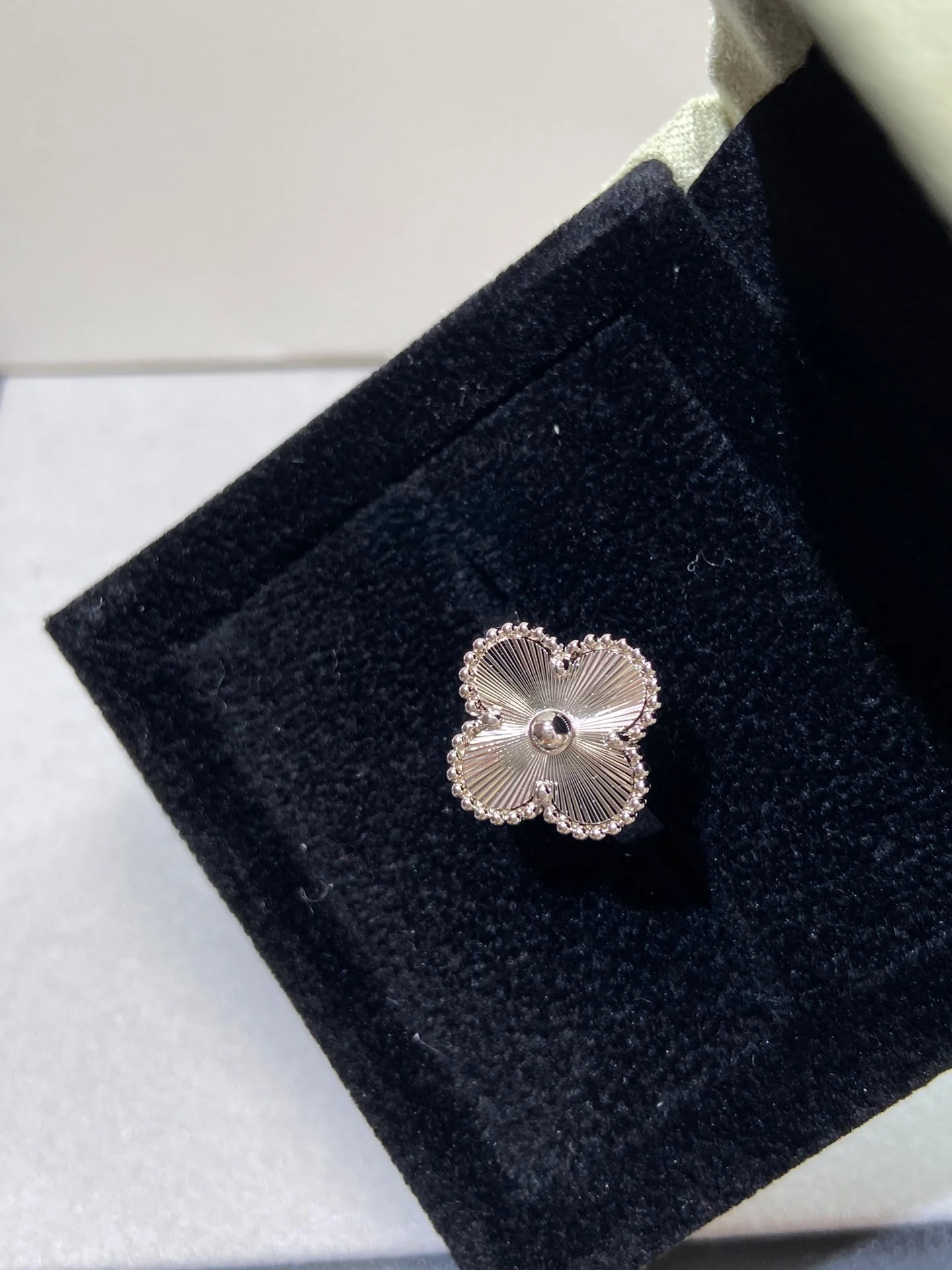 Ван Веккьо - Кольцо 036