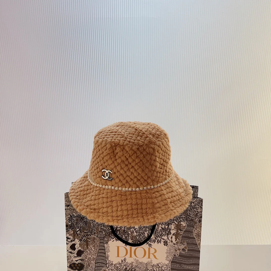 Chanel - Рыбацкая шляпа из флиса с жемчужной отделкой