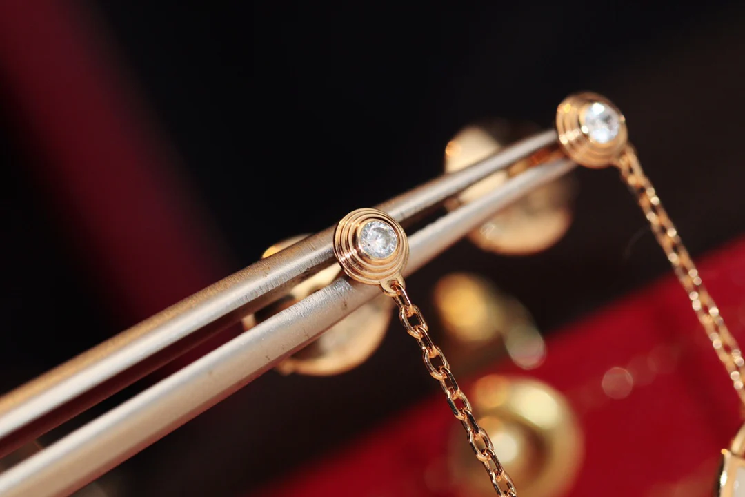 Серьги-амулеты Cartier