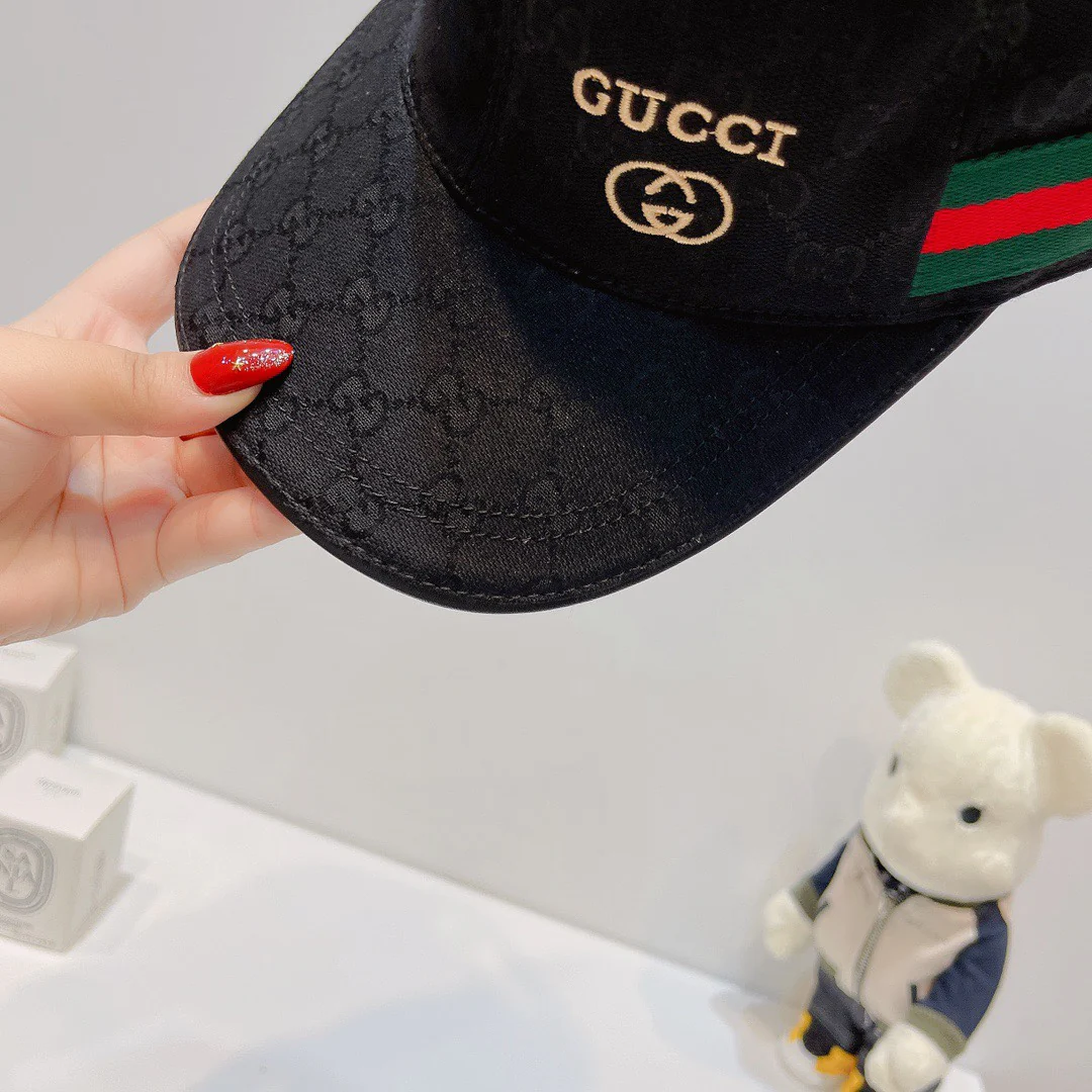 Классическая холщовая бейсболка Gucci с небольшой вышивкой - черная