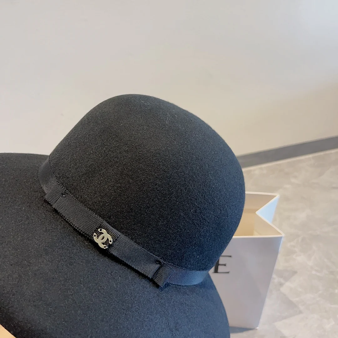 Chanel - Маленькая шерстяная панама Double C SU6