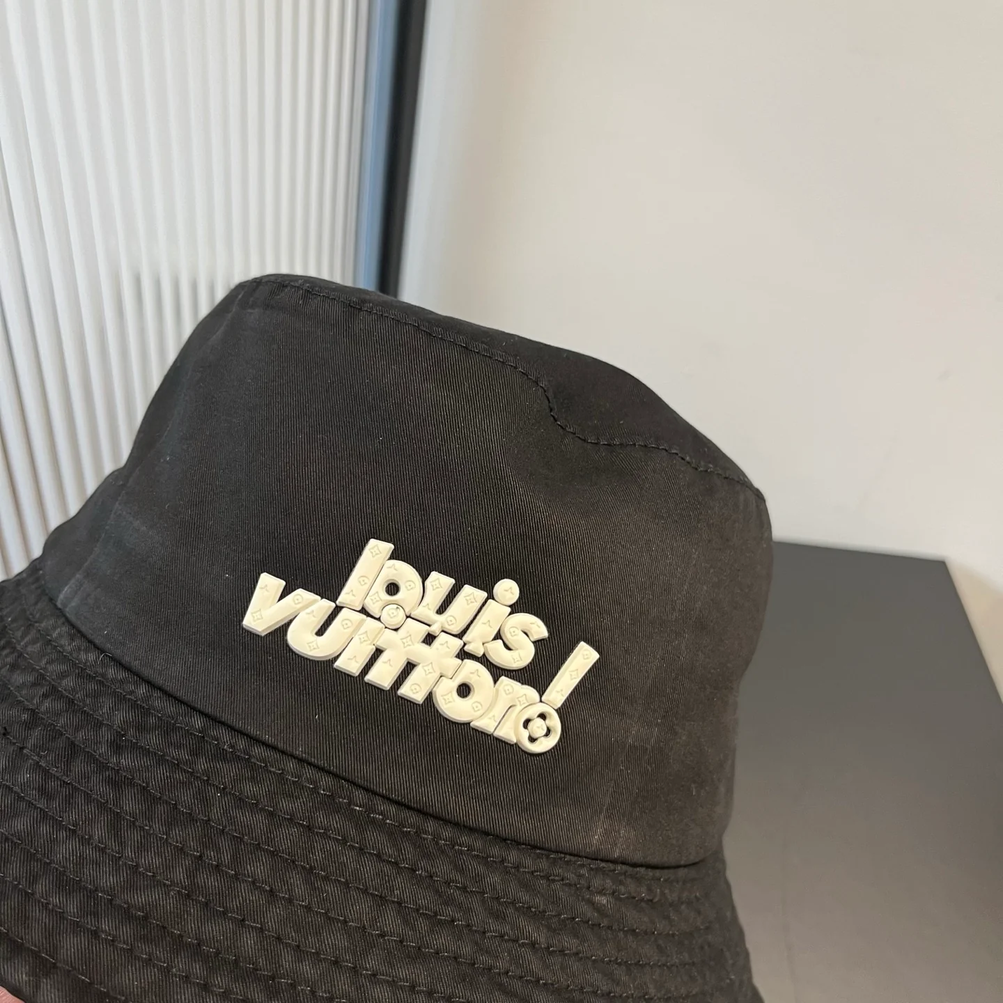 LV - Простая рыбацкая шляпа - Черная