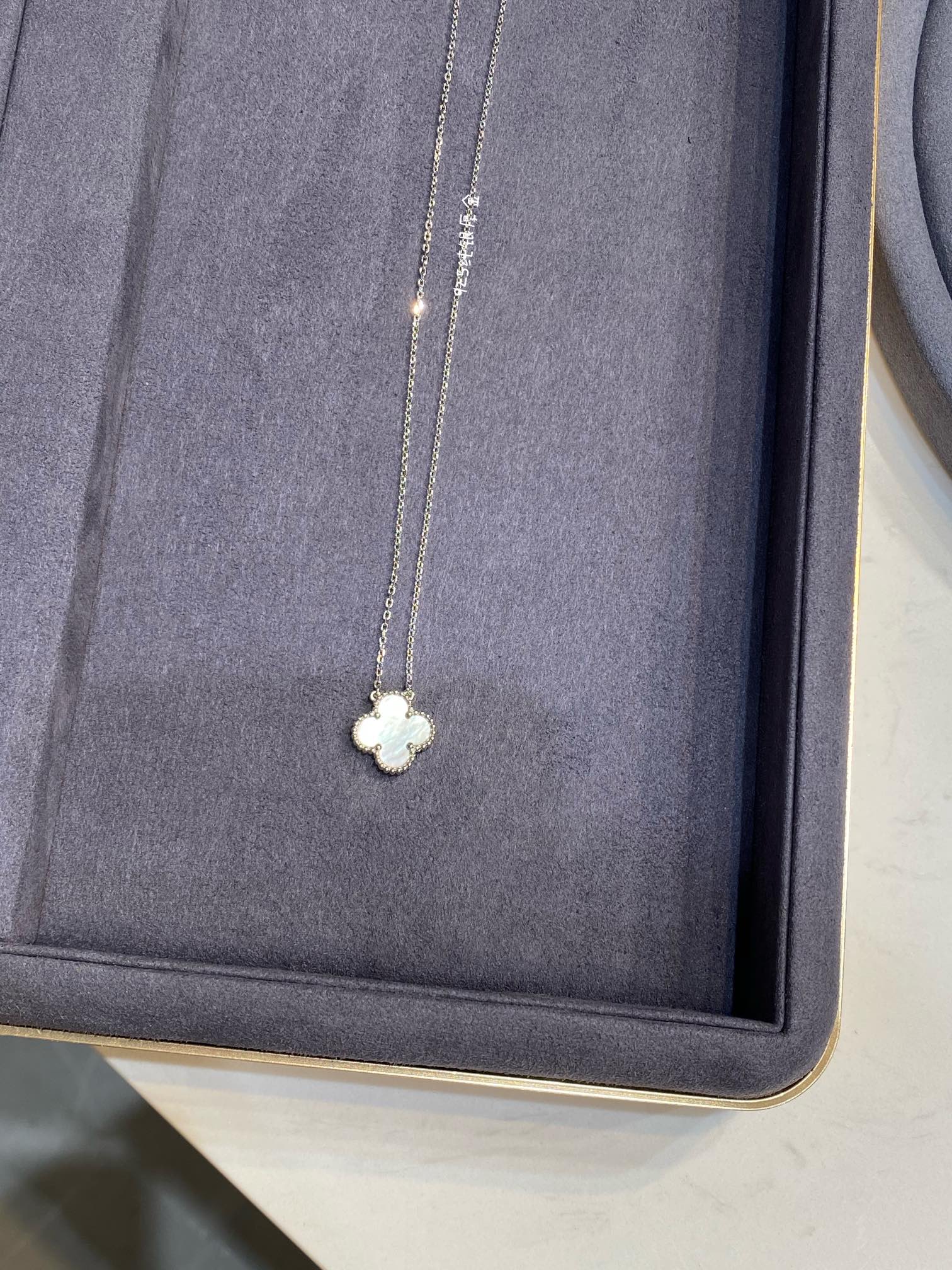 Van Vuitton - Колье 124