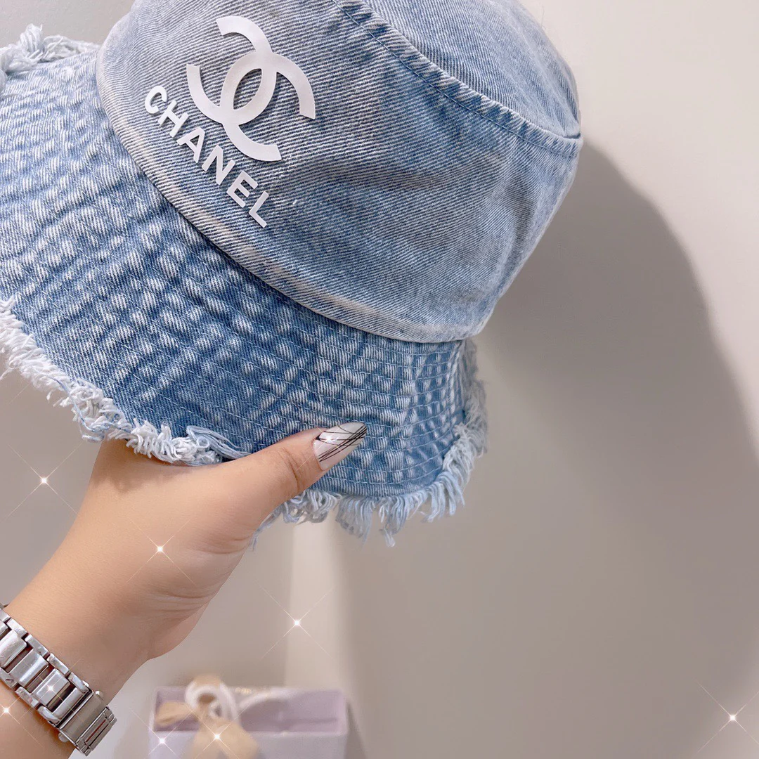 Chanel - Рыбацкая шляпа с эффектом потертой ковбойской бороды - 1