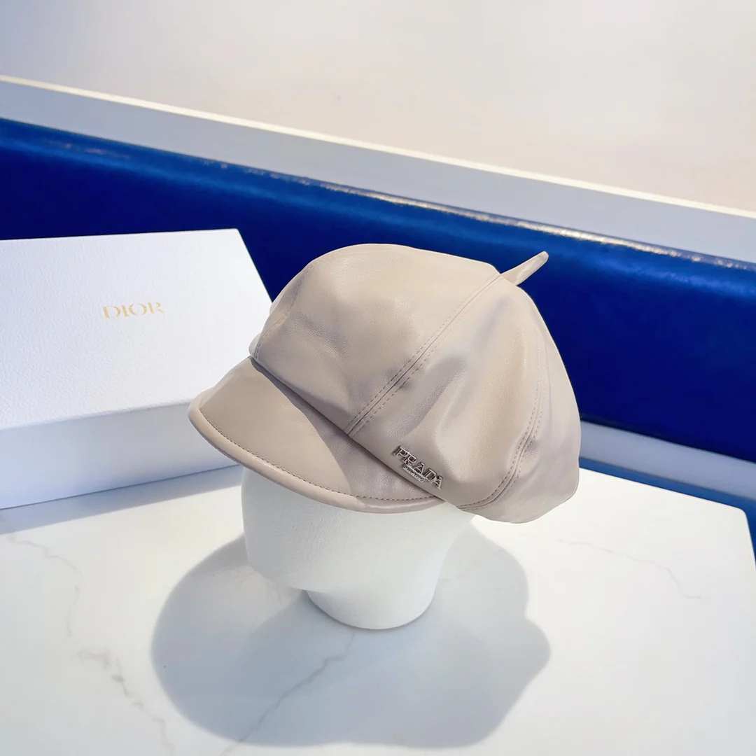 Prada - Кожаный берет - Бежевый