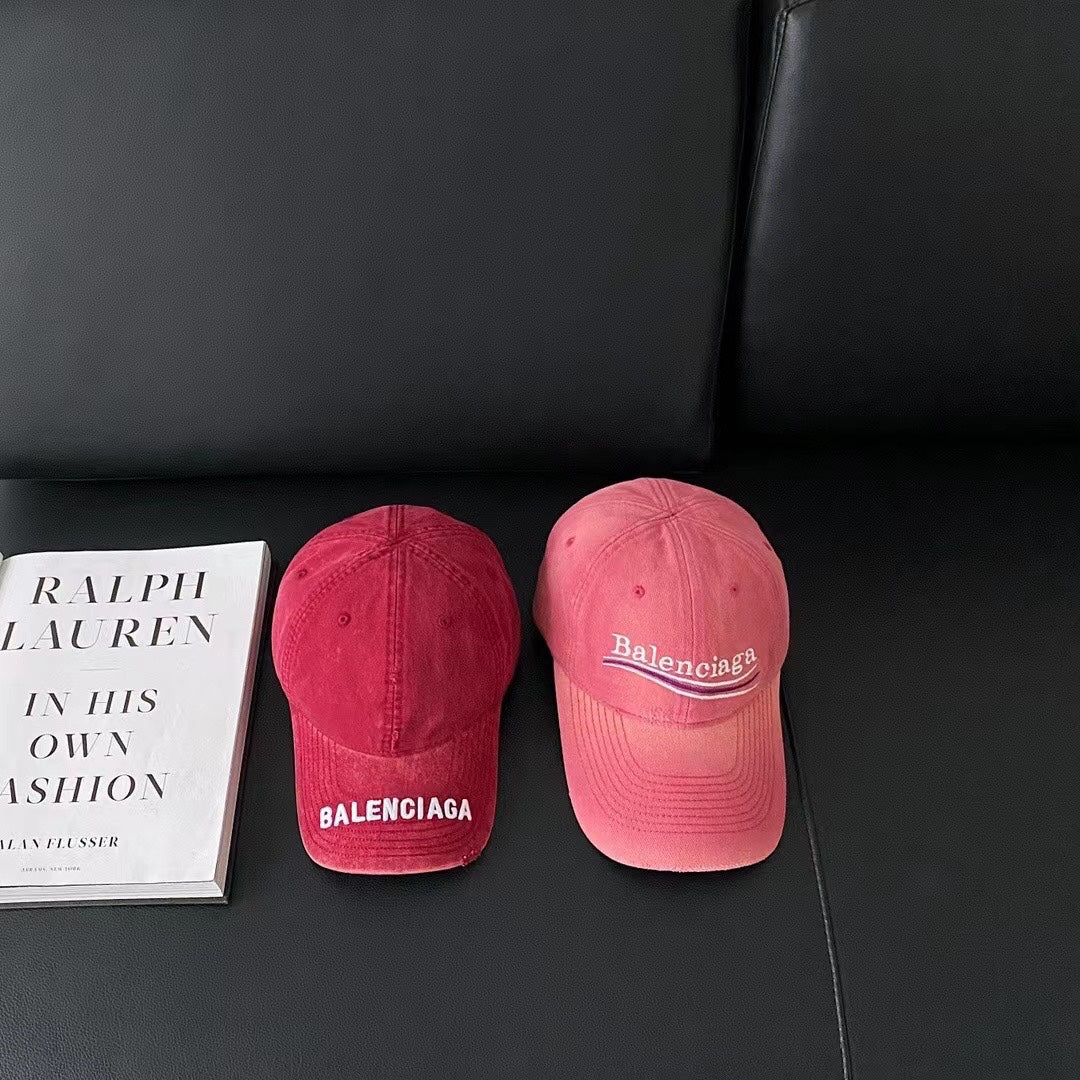 Бейсболка Balenciaga с вышивкой - розовая