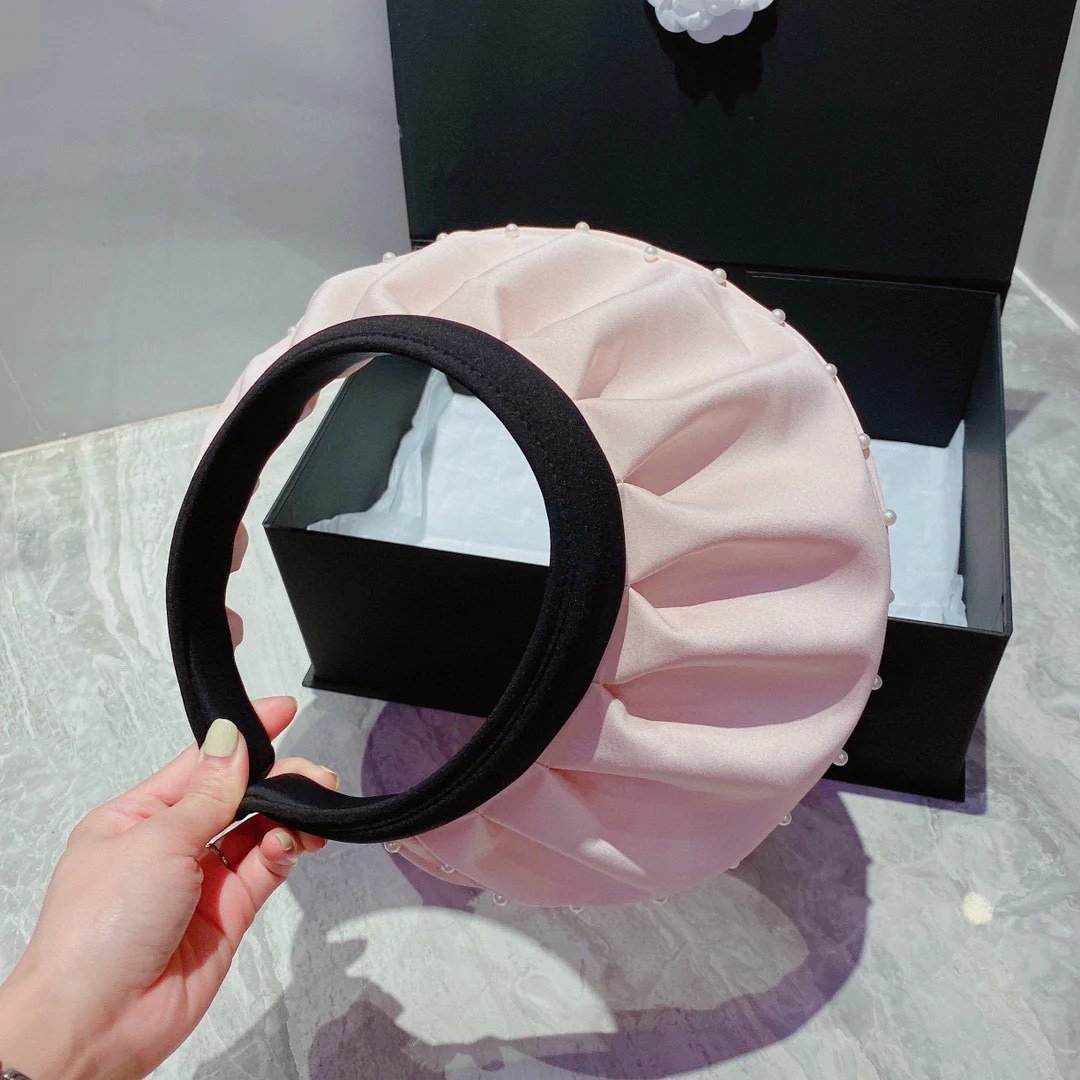 Солнцезащитная шляпа Chanel из перламутра