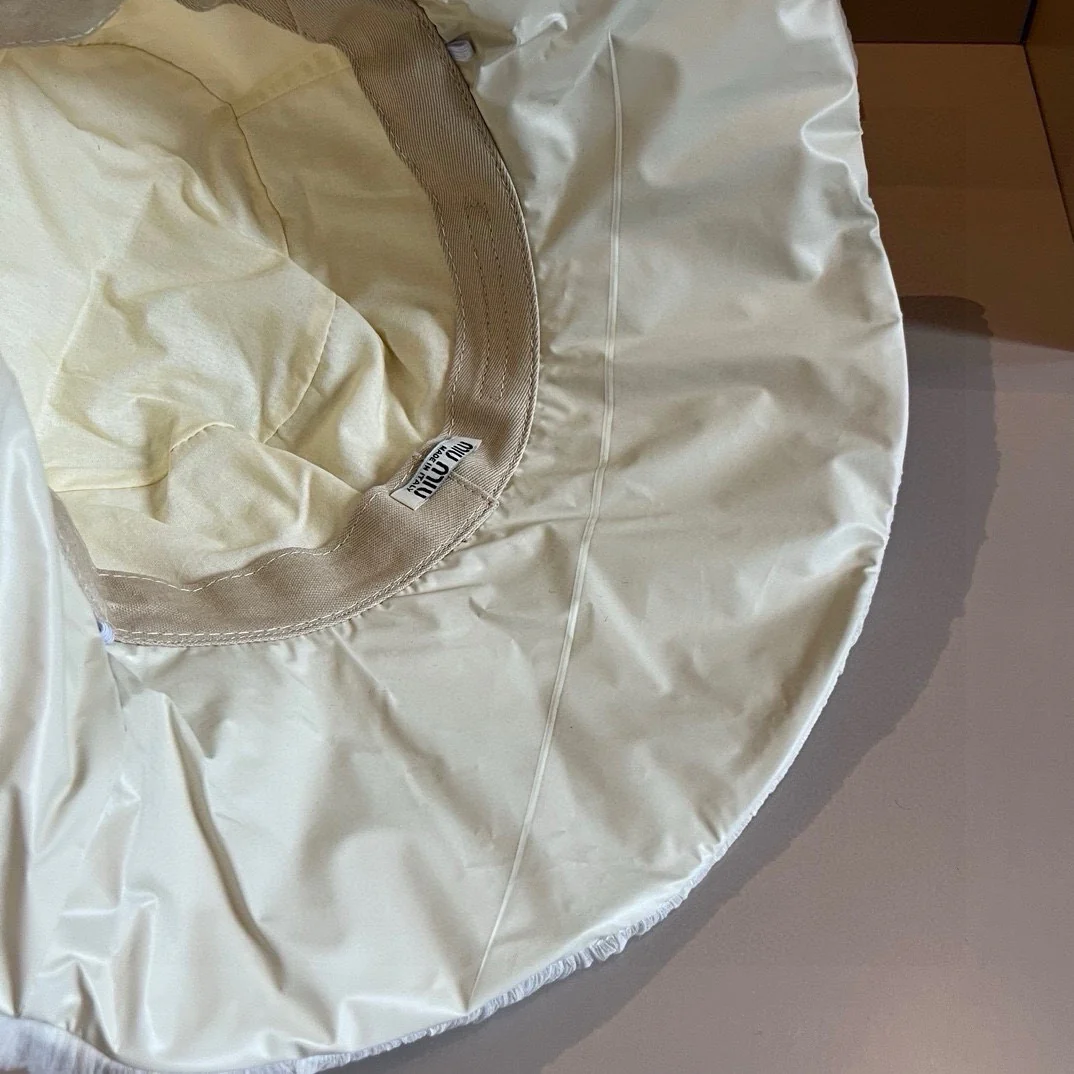 Miu Miu - Новая элегантная солнцезащитная шляпа 2024 года - белая