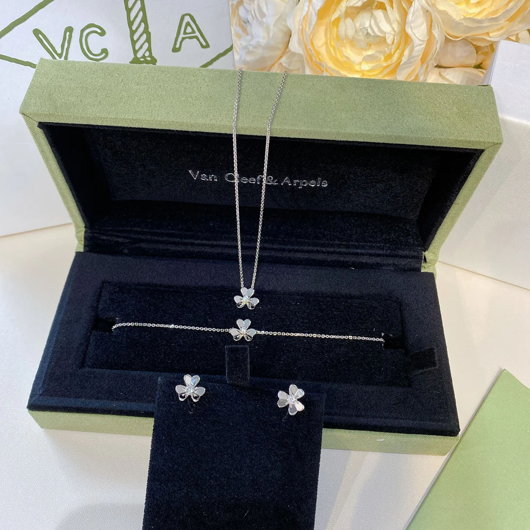 Серьги VCA, колье, браслет