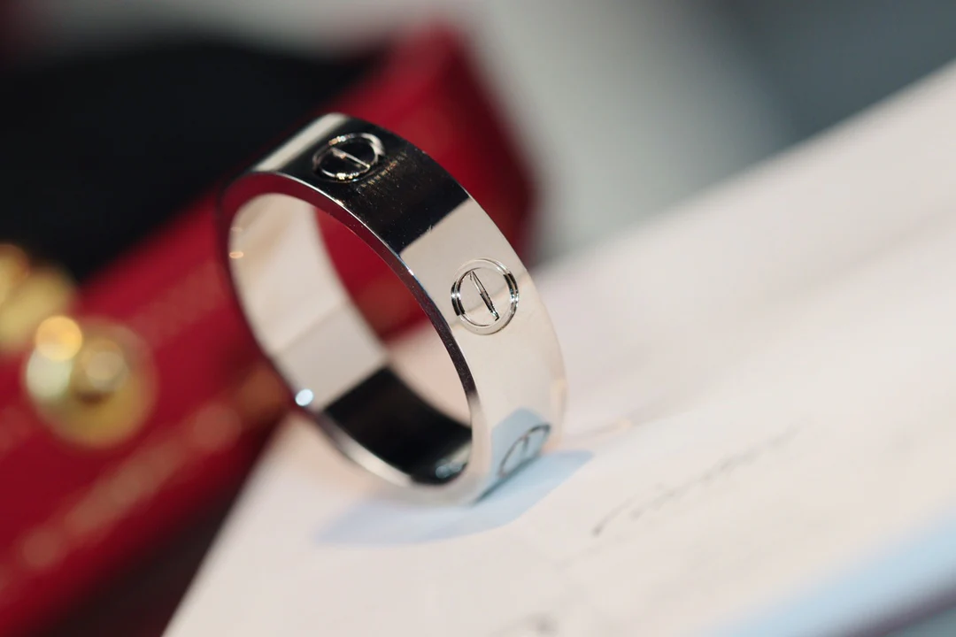 Кольцо Cartier Love — розовое золото, белое золото, желтое золото — без бриллиантов