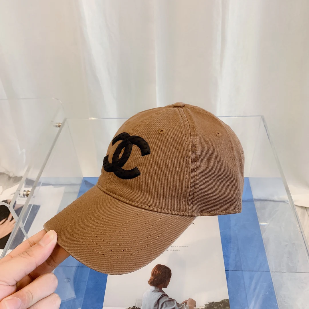 Бейсболка Chanel из осенне-зимней коллекции - 1