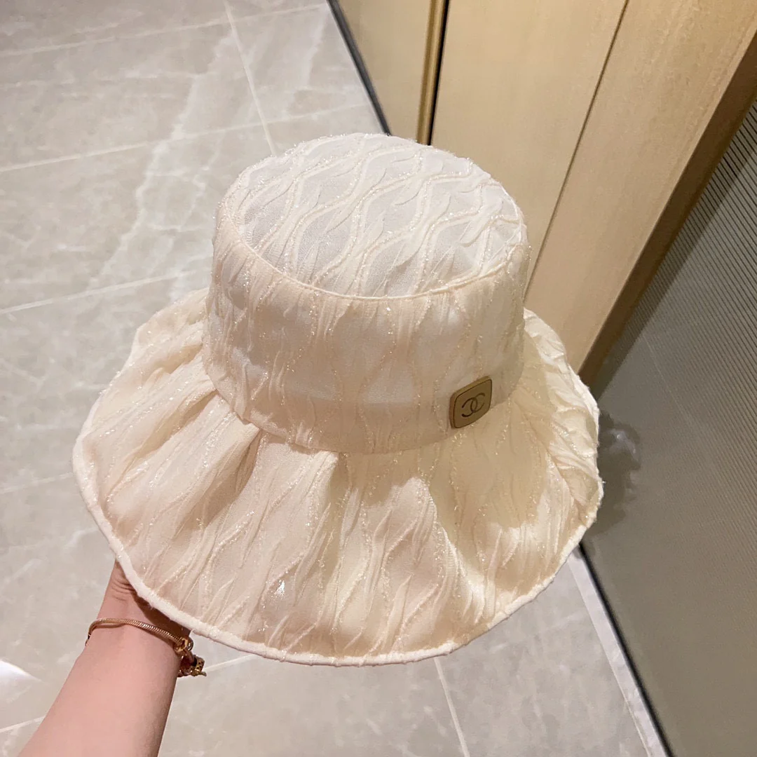 Новинка сезона весна/лето 2023 от Chanel - Курортный стиль - Кружевная рыбацкая шляпа - Белый