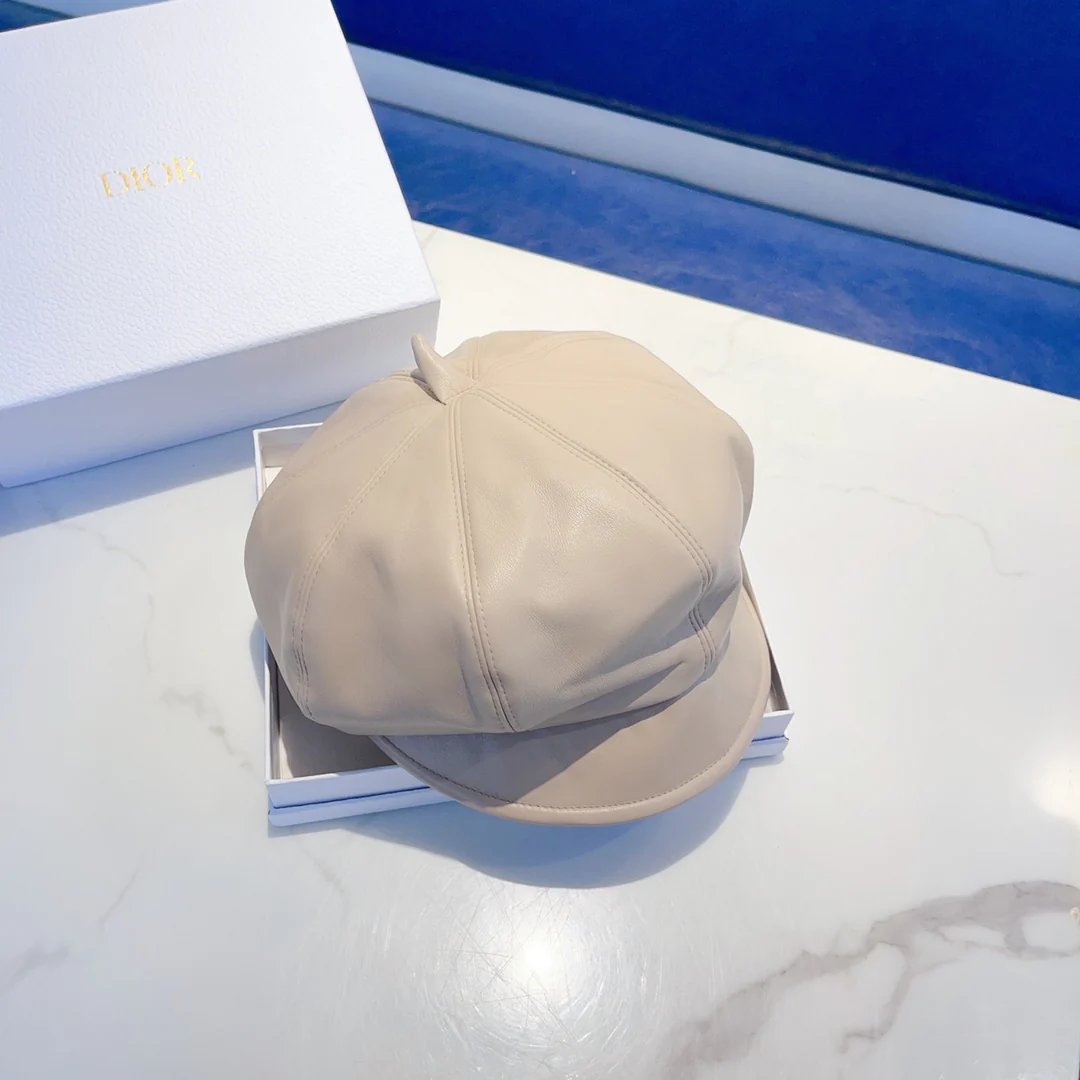 Prada - Кожаный берет - Бежевый