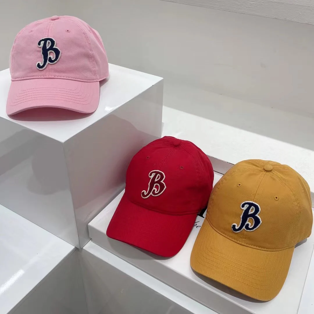 Бейсболка Balenciaga Terry с вышивкой, 2022 год.