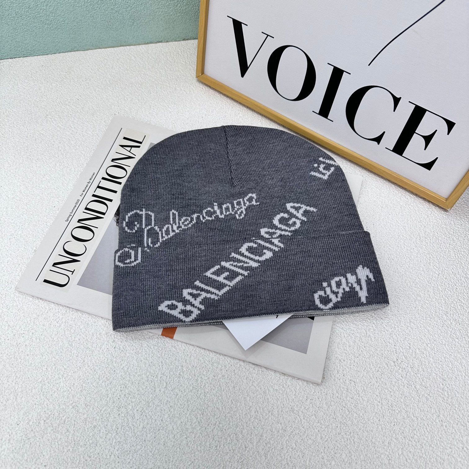 Новинка сезона осень/зима 2023 от Balenciaga - Вязаная шапка-бини