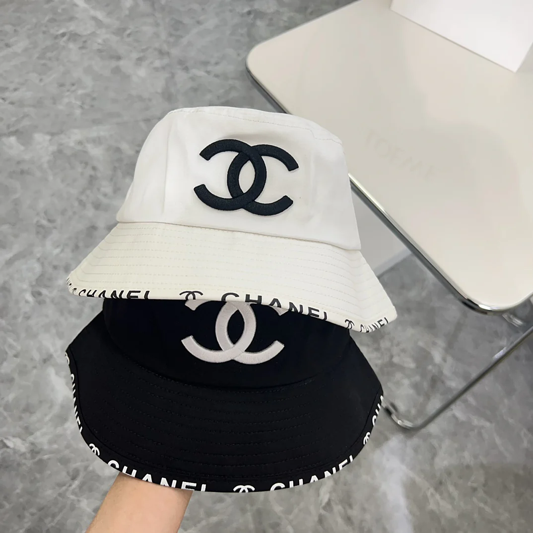 Chanel - Дизайнерская рыбацкая шляпа с буквами - Белая