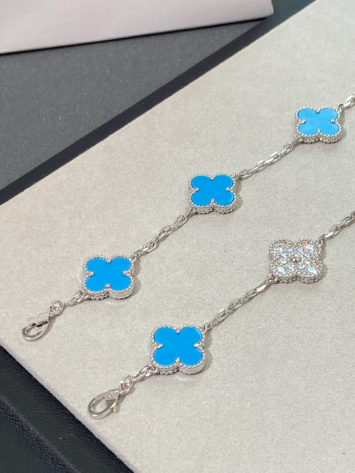 Van Vuitton - Колье 128