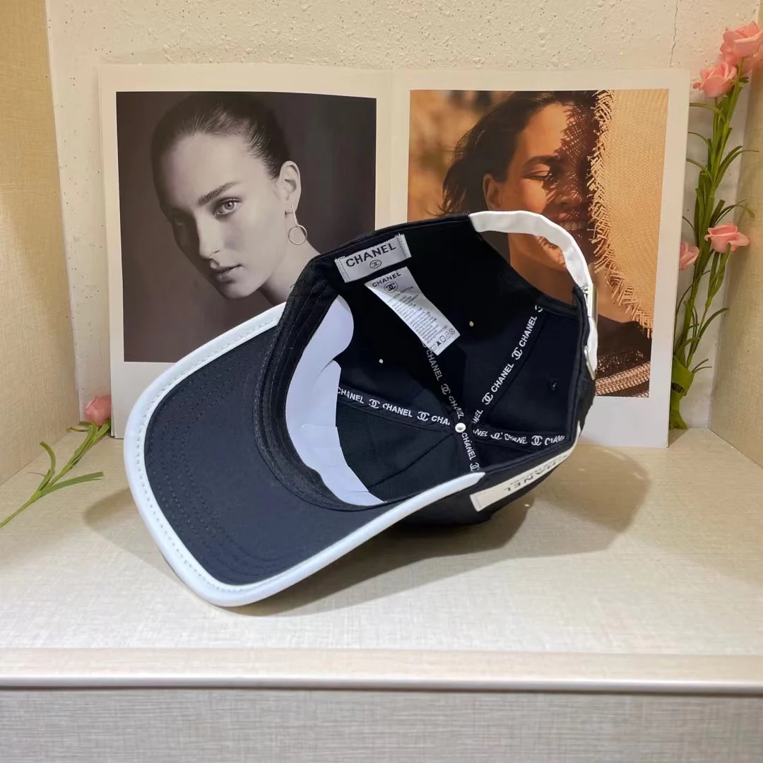 Коллекция Chanel Весна 2022 - Кепка-?утиный клюв?