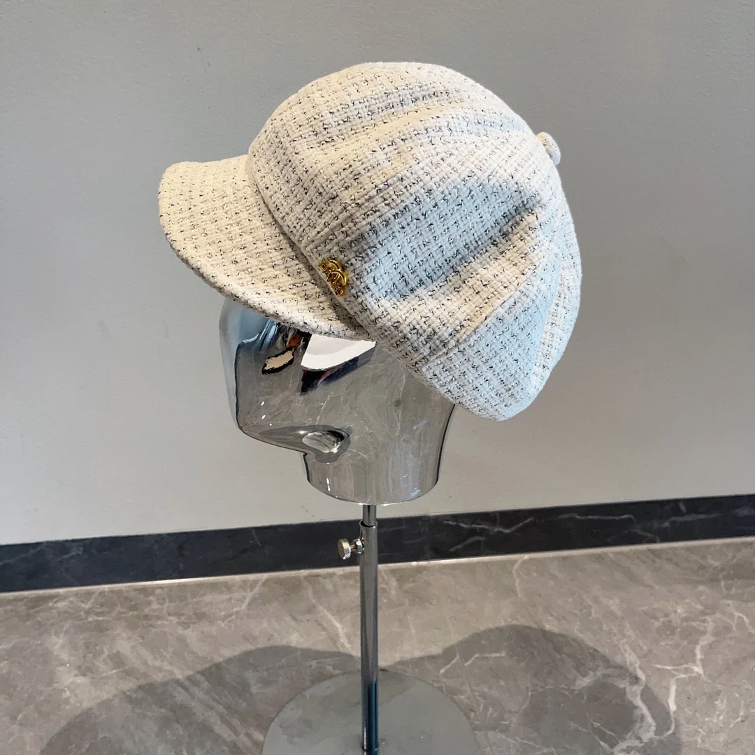 Chanel - Элегантная бейсболка в стиле Chanel - Белая