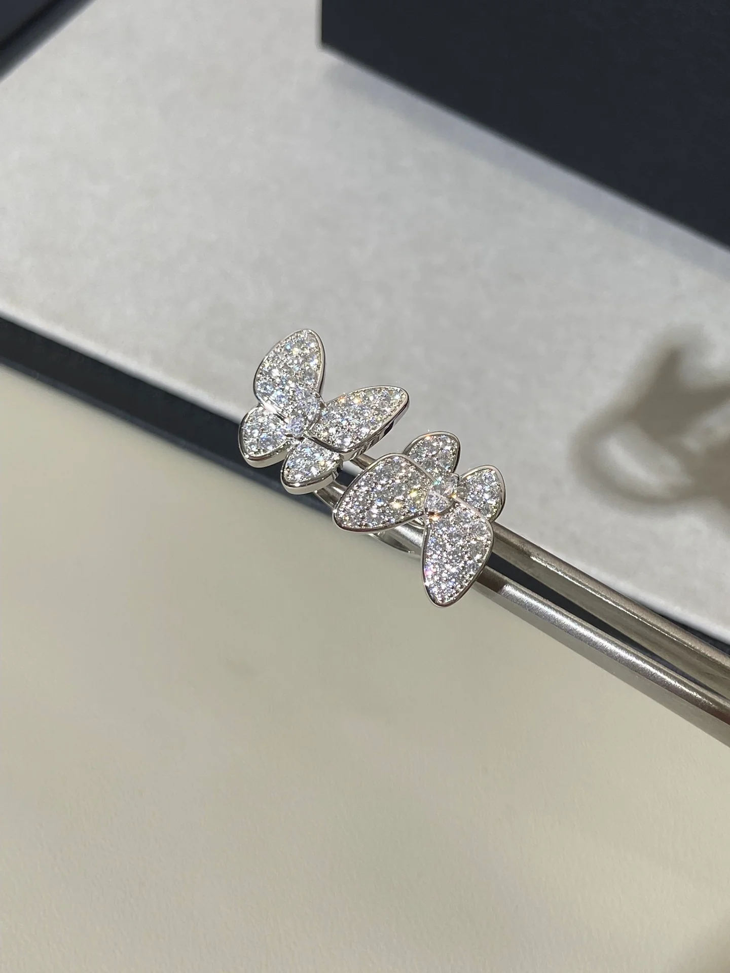 Ван Век - Кольцо 083