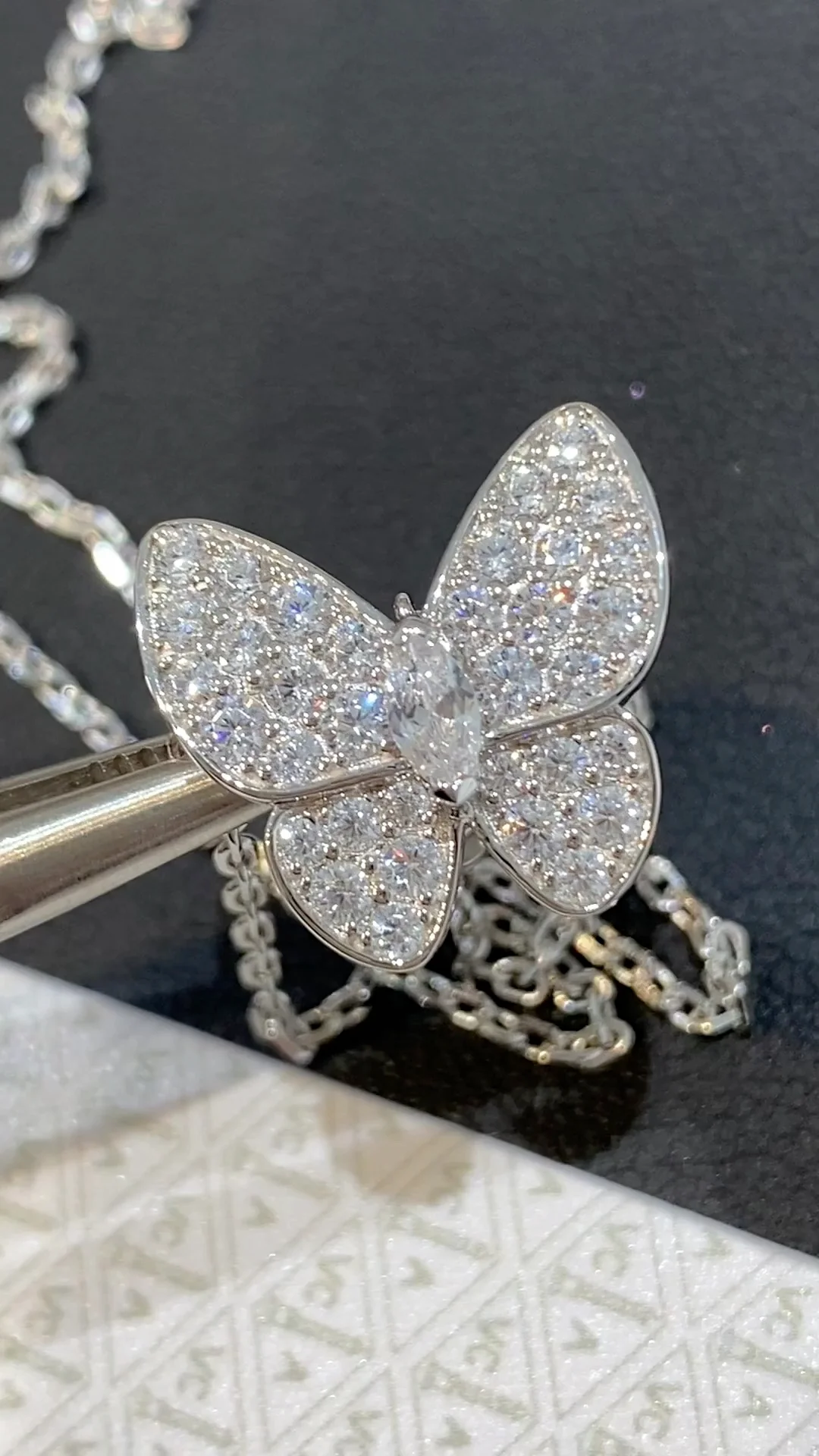 Van Vuitton - Колье 108