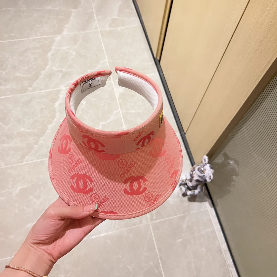 Новинка сезона весна/лето 2023 от Chanel - Шляпа с V-образным вырезом - Солнцезащитная шляпа - Розовая - 1