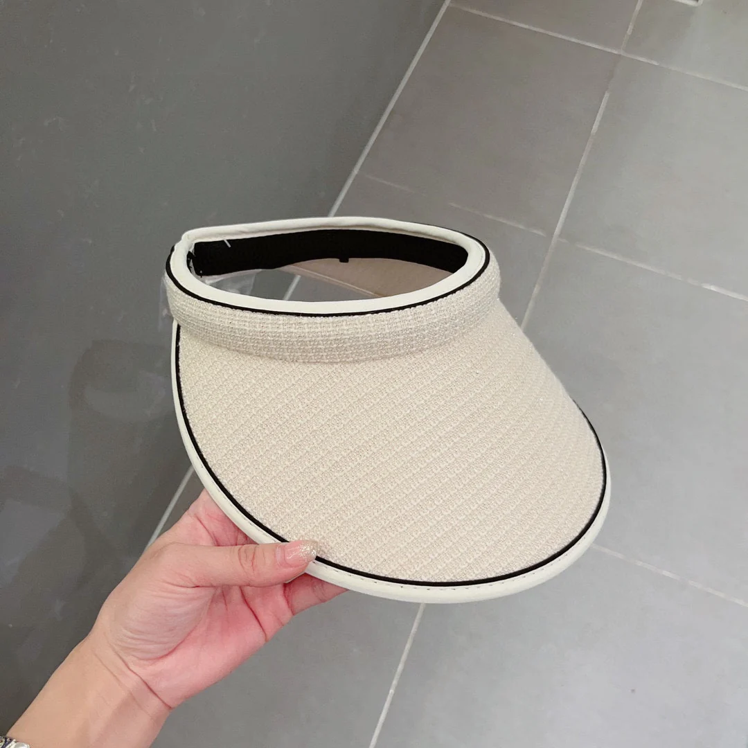 Новинка сезона весна/лето 2023 от Chanel - Солнцезащитный козырек с открытым верхом - Белый