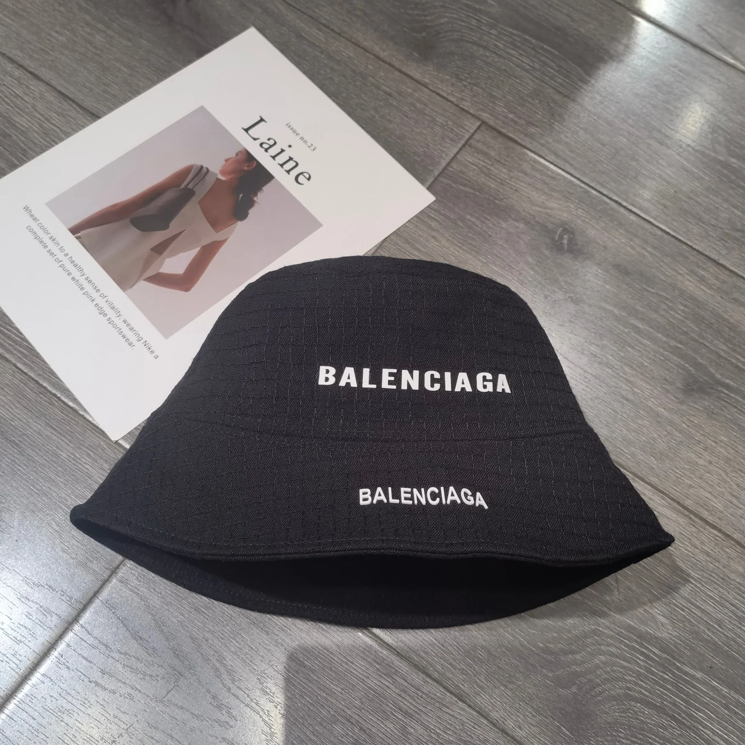 Balenciaga - Новинка осени 2023 - Панама в простую клетку