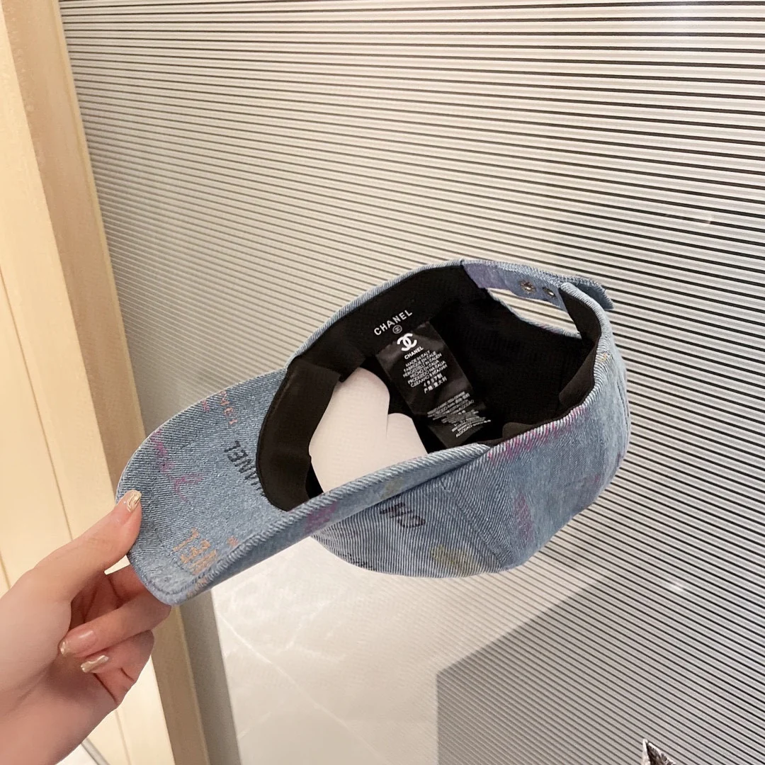 Бейсболка Chanel 2022 с граффити