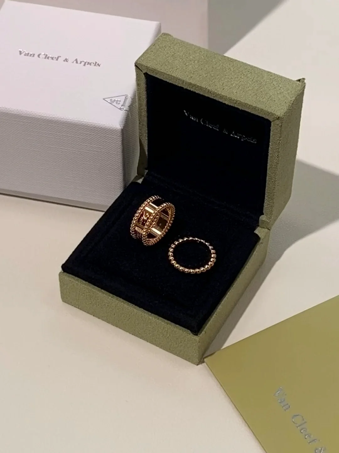 Ван Век - Кольцо 048