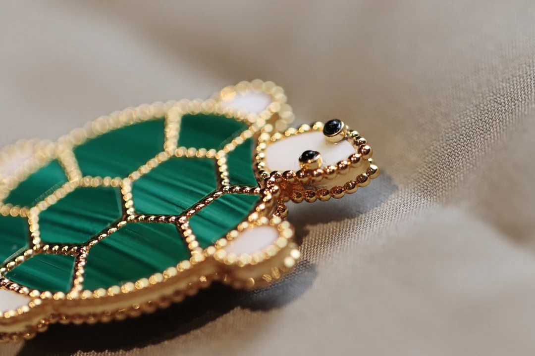 Van Véck - Брошь 017