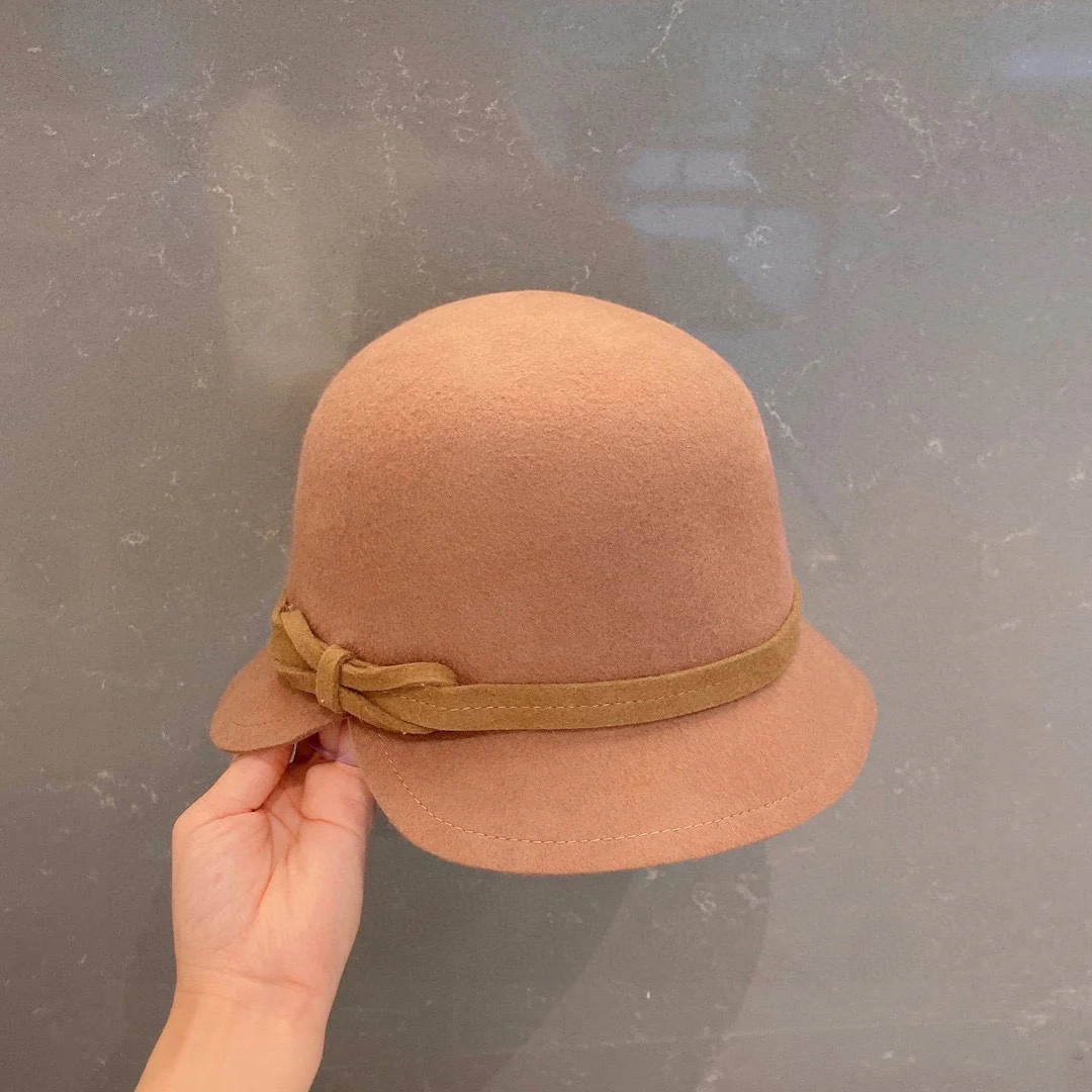 Шерстяная шляпа Chanel - абрикосового цвета