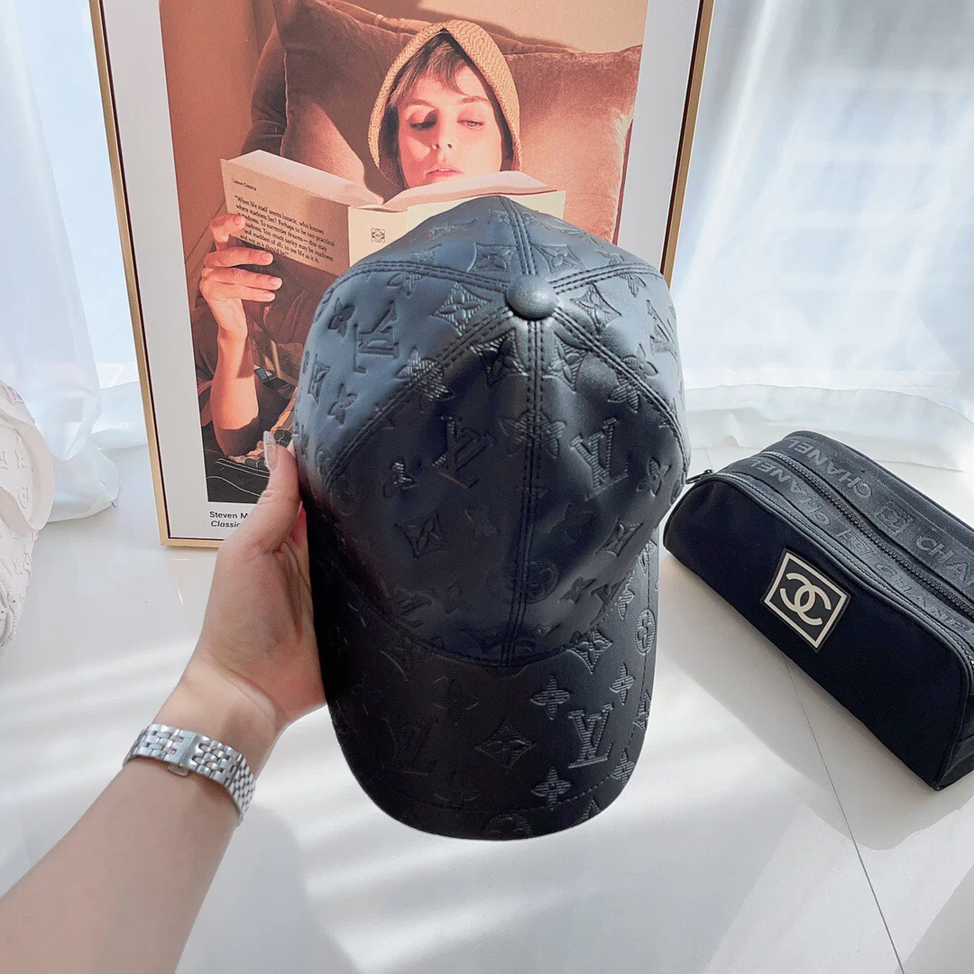 LV - Бейсболка из тисненой кожи