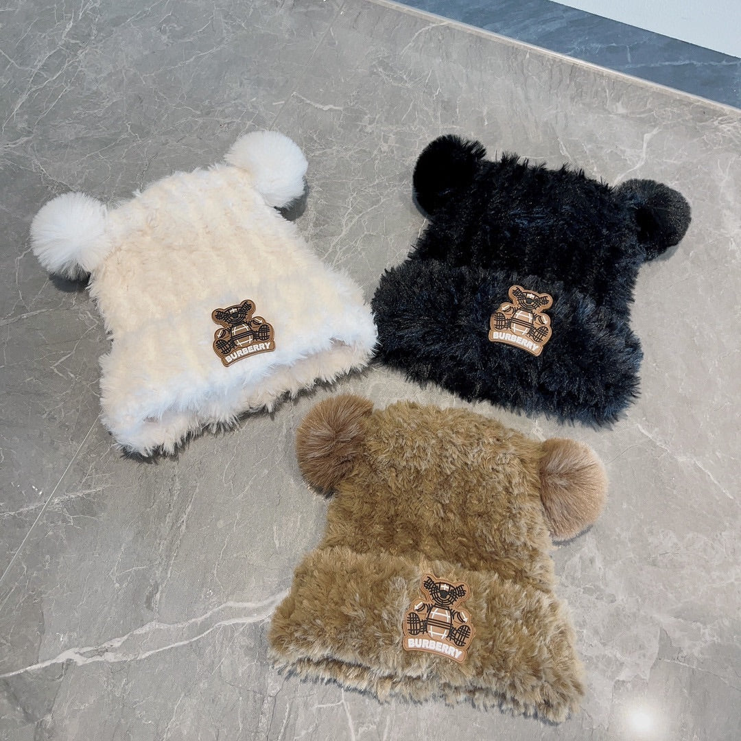 Burberry - Новая шапка-бини в форме медведя из осенне-зимней коллекции