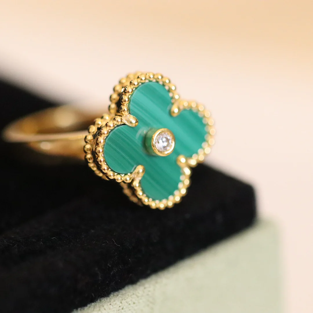 Ван Век - Кольцо 070