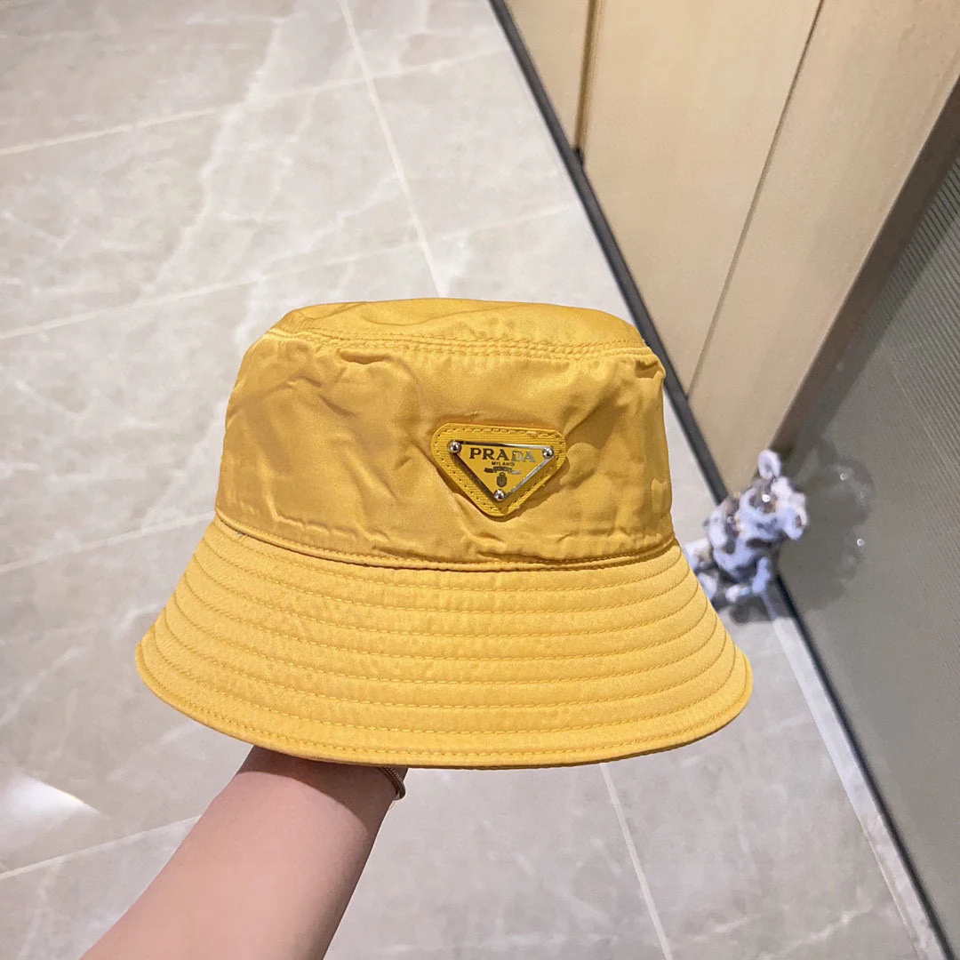 Новая ретро-панама Prada из джинсовой ткани, 2023 год - желтая.