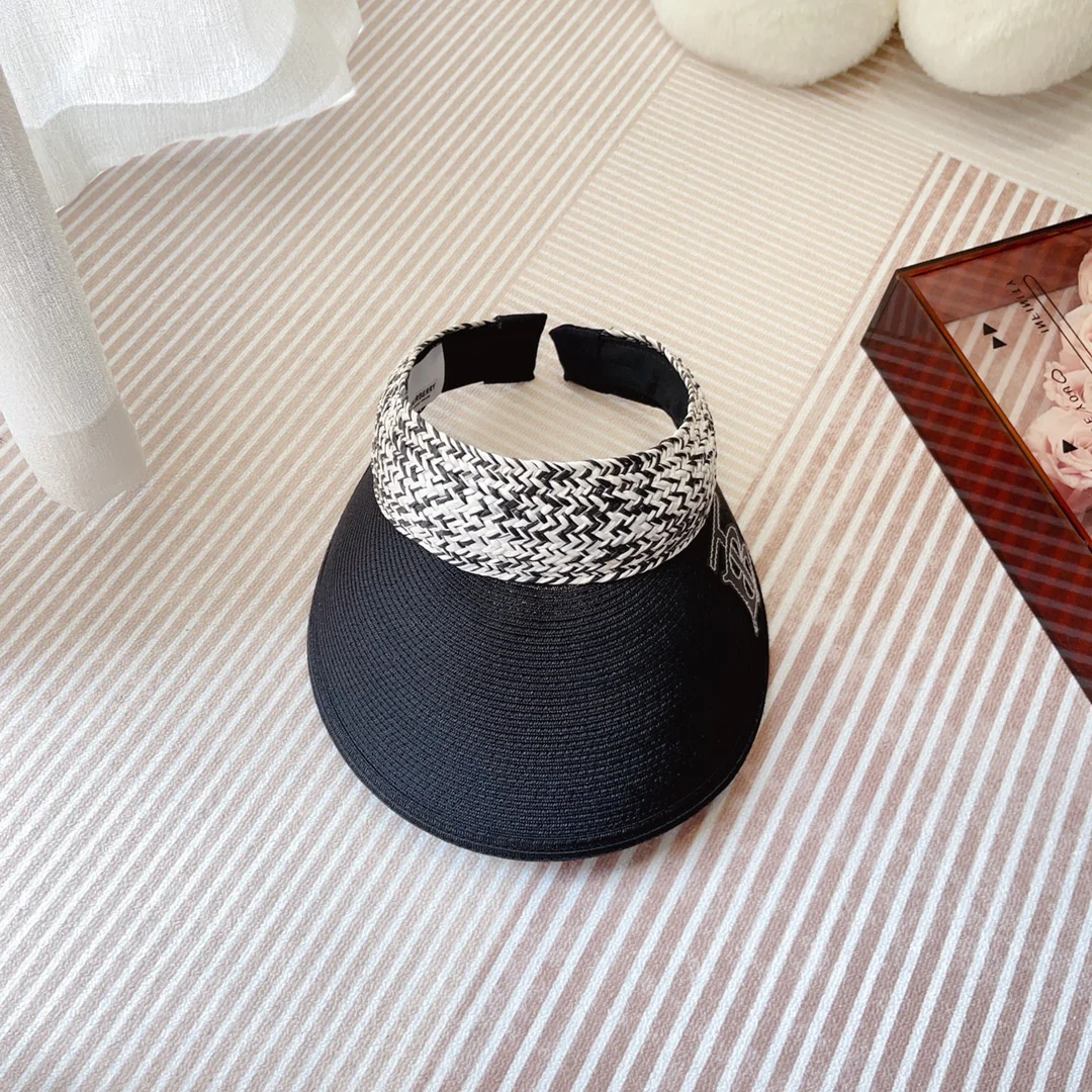 Новинки коллекции Burberry Весна/Лето 2023 - Козырек - Солнцезащитная шляпа