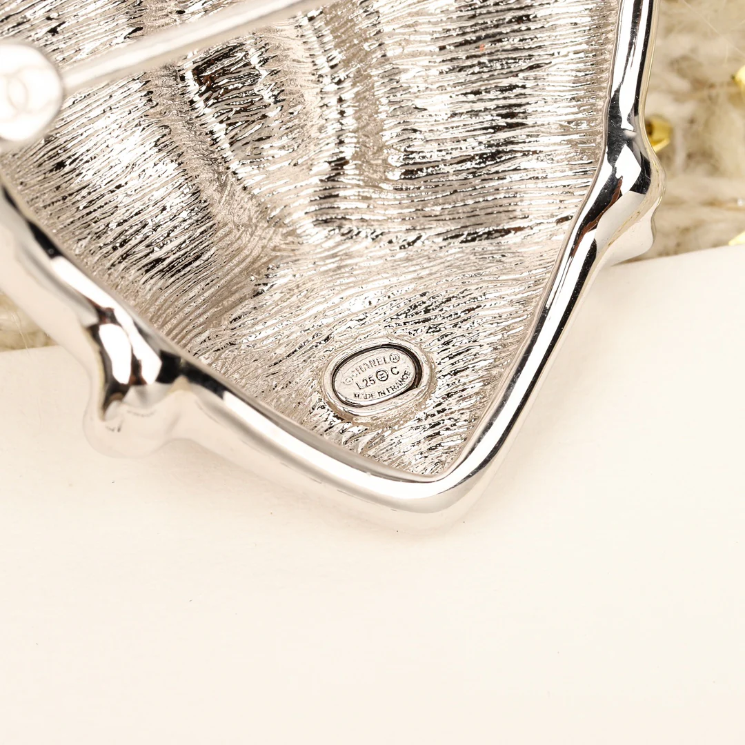 Брошь Chanel 159