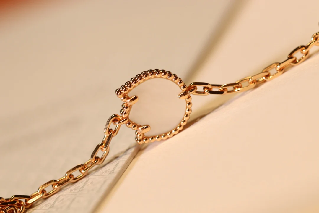 Подробная информация о браслете VCA