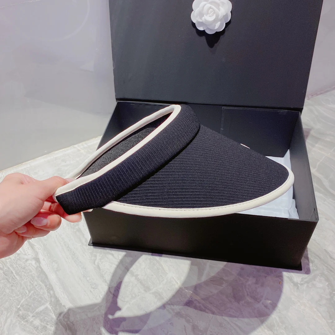 Солнцезащитная шляпа Chanel с открытым верхом - 5