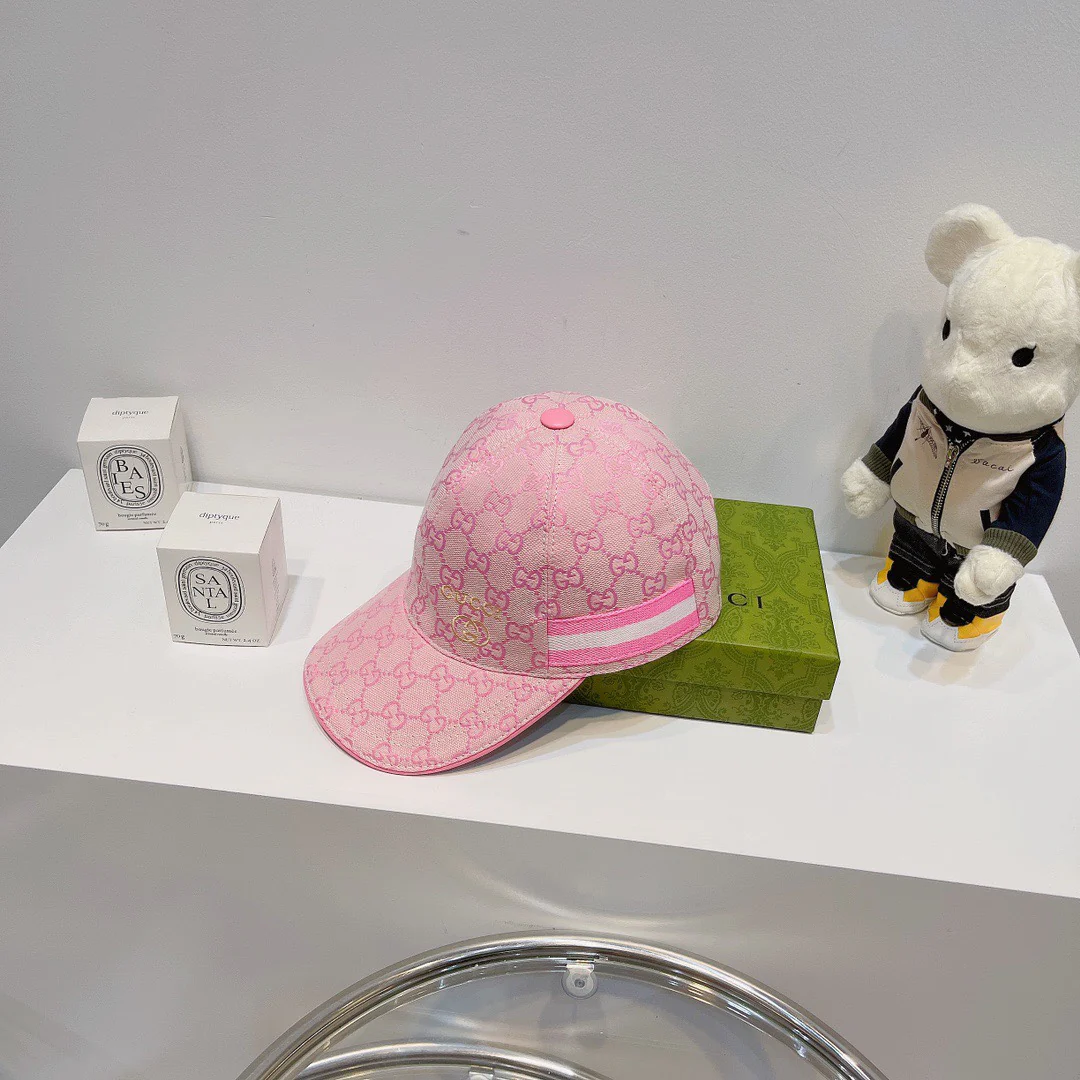 Классическая холщовая бейсболка Gucci с небольшой вышивкой - розовая