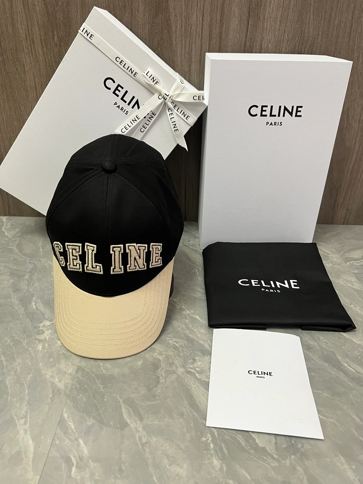 Celine - Стильная и элегантная хлопковая бейсболка (черная) - Та же модель, что и на официальном сайте.